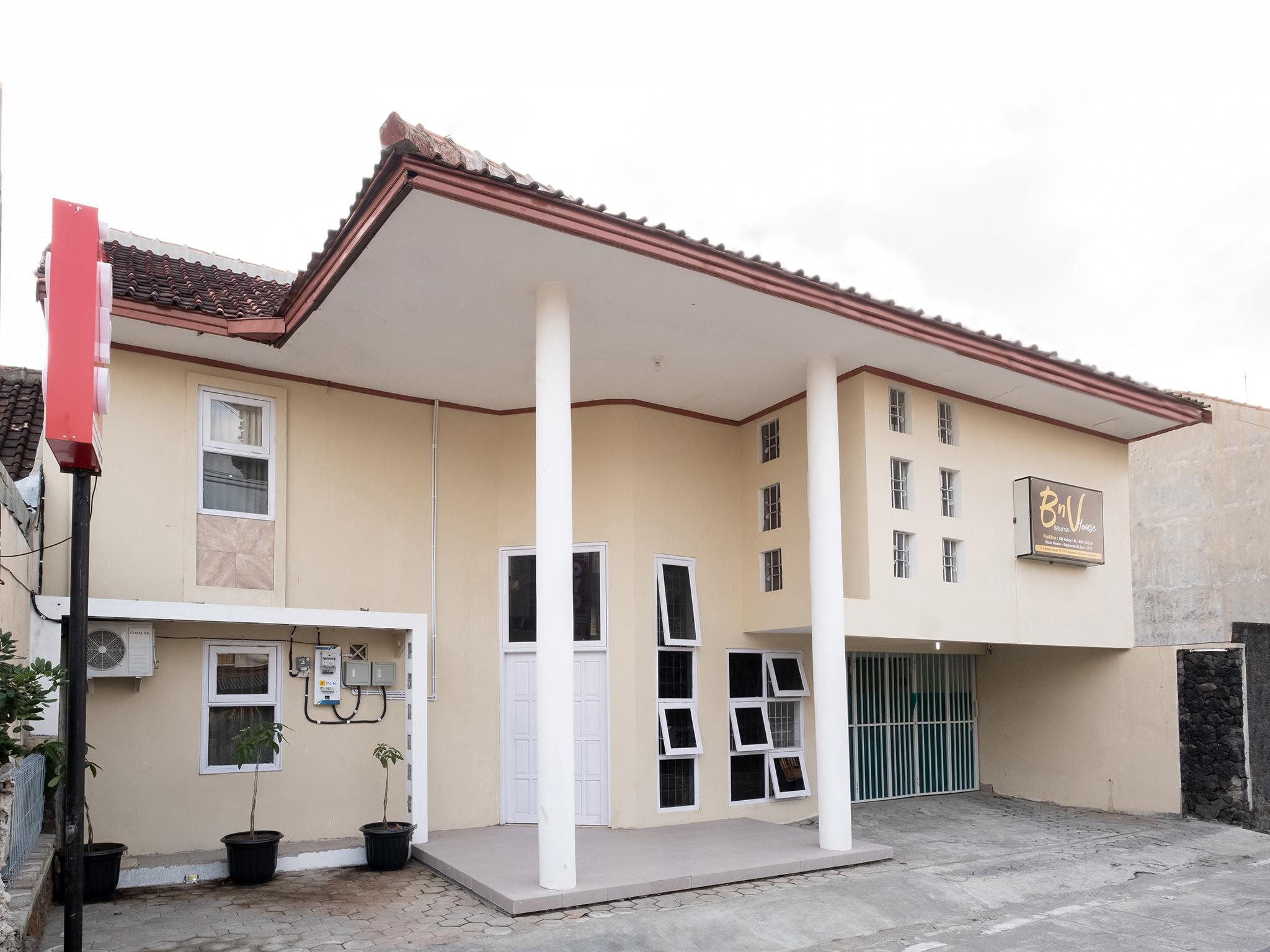 Oyo 2173 Bnv House Babarsari Hotel Maguwo Luaran gambar