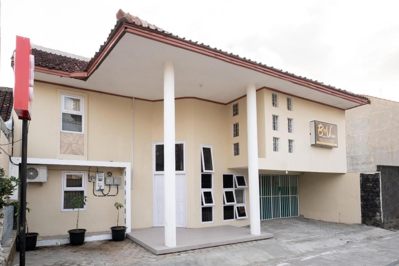 Oyo 2173 Bnv House Babarsari Hotel Maguwo Luaran gambar